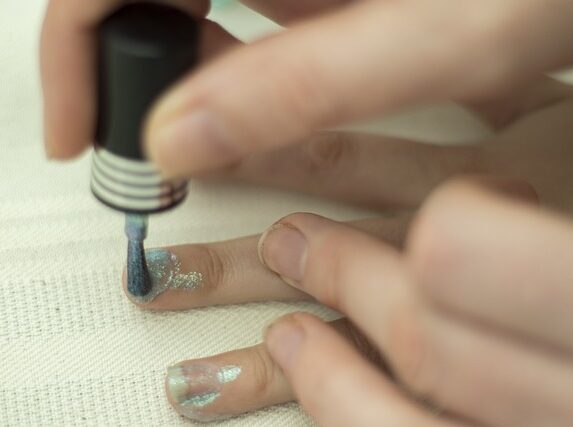 Den ultimative guide til neglesaloner og hvad du skal vide for at få den bedste manicure