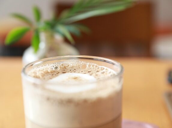 Skal du droppe mælken? Kostens rolle i kampen mod akne